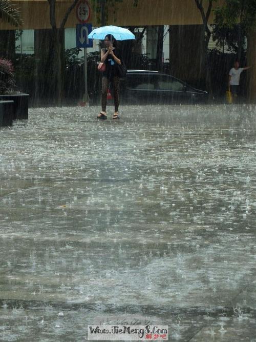 女性梦见下大雨的奇妙征兆